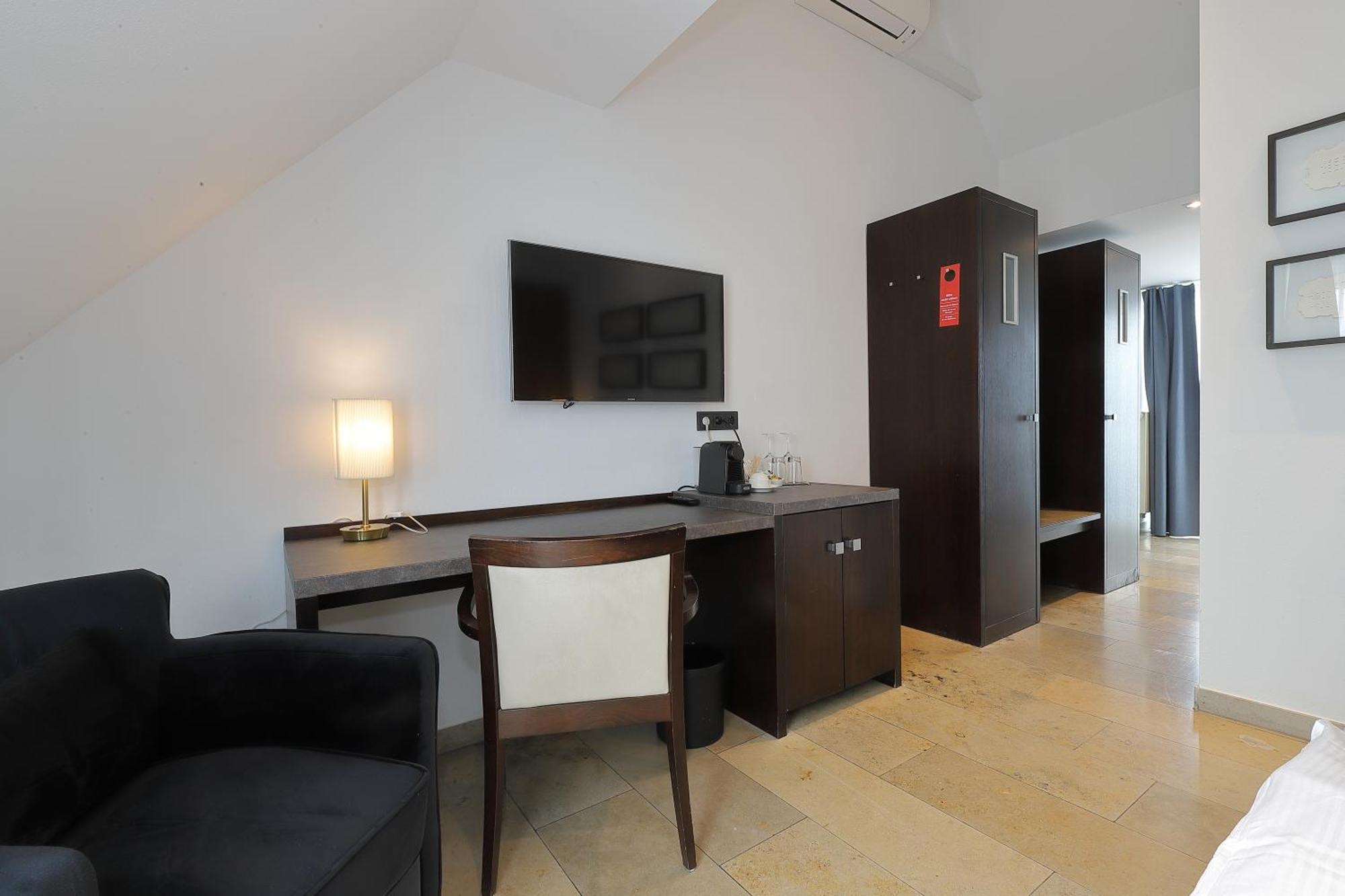 Devin Art Hotel Dusseldorf Ngoại thất bức ảnh