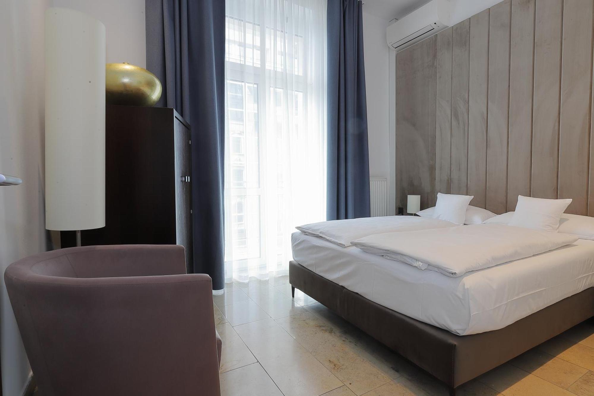 Devin Art Hotel Dusseldorf Ngoại thất bức ảnh