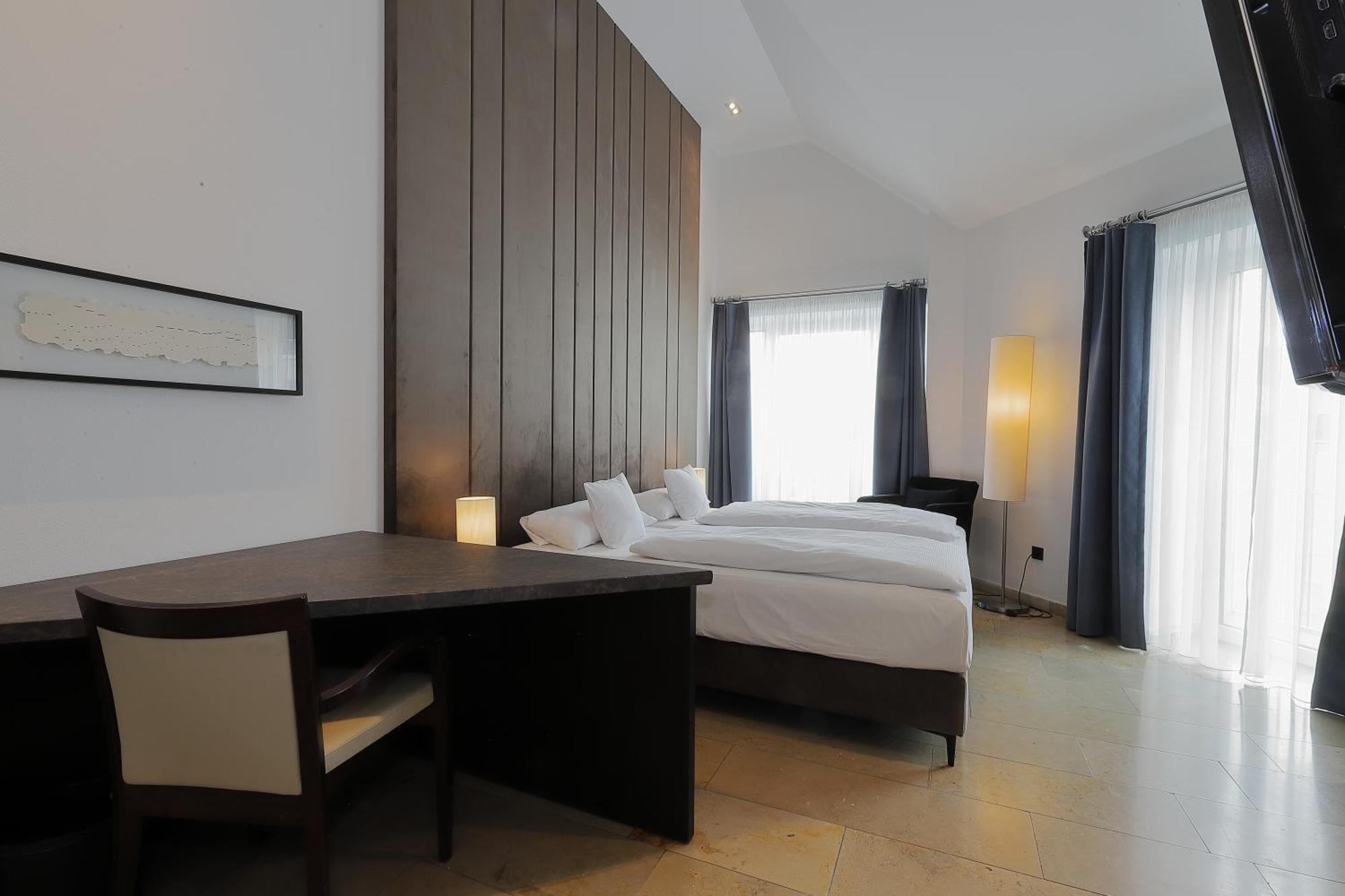 Devin Art Hotel Dusseldorf Ngoại thất bức ảnh