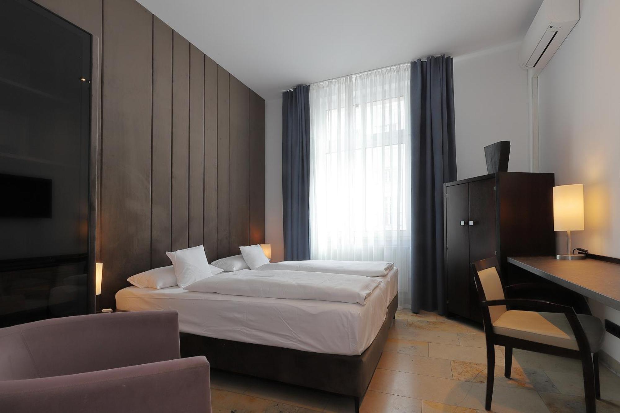 Devin Art Hotel Dusseldorf Ngoại thất bức ảnh