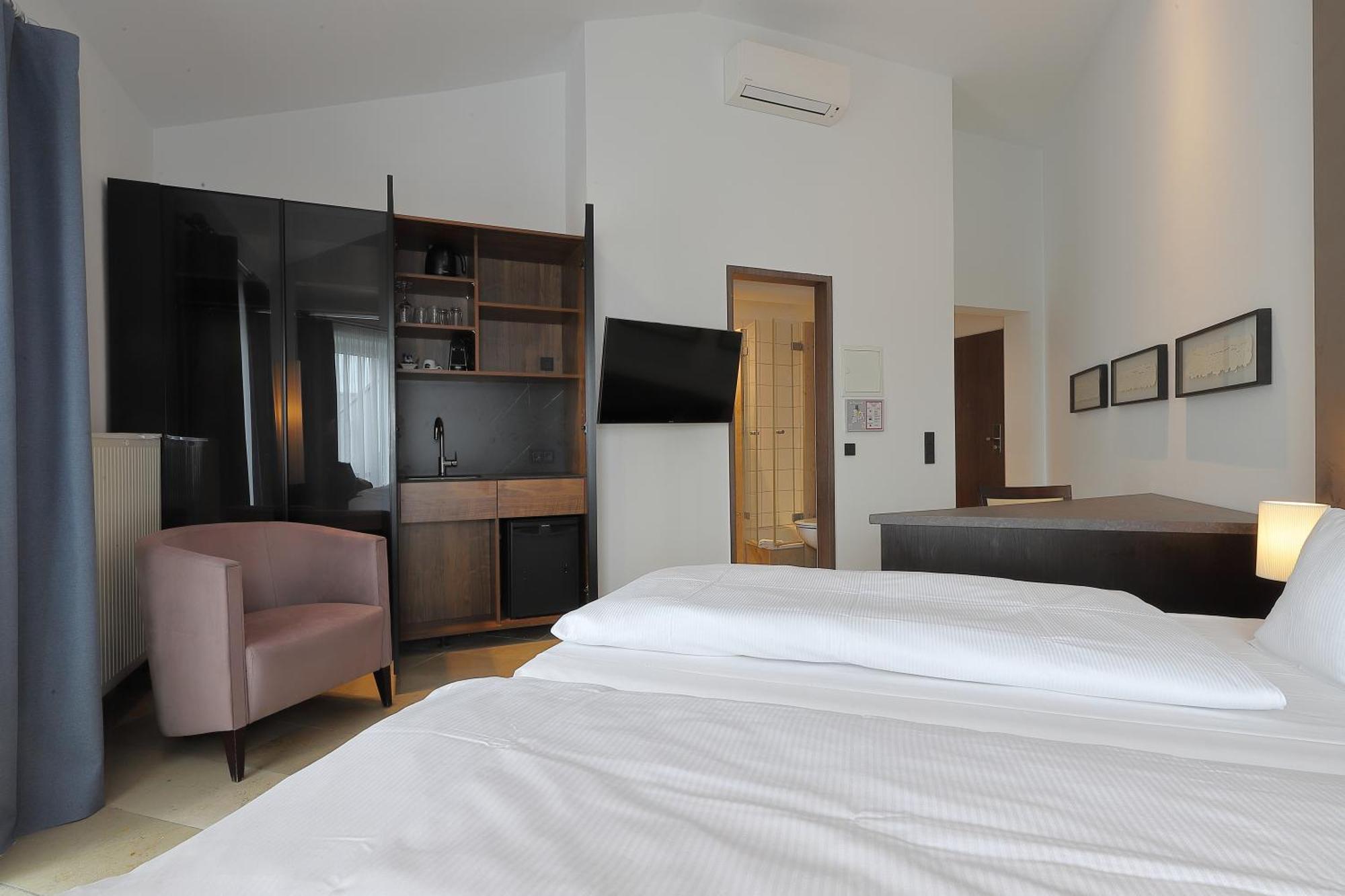 Devin Art Hotel Dusseldorf Ngoại thất bức ảnh