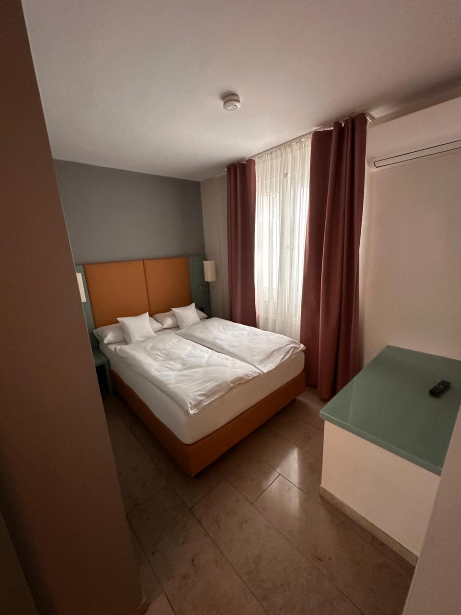 Devin Art Hotel Dusseldorf Ngoại thất bức ảnh
