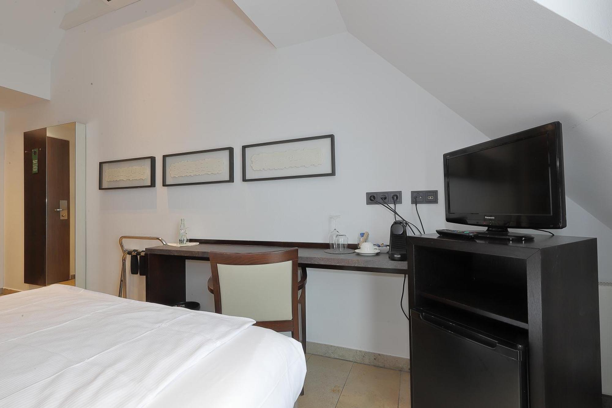 Devin Art Hotel Dusseldorf Ngoại thất bức ảnh
