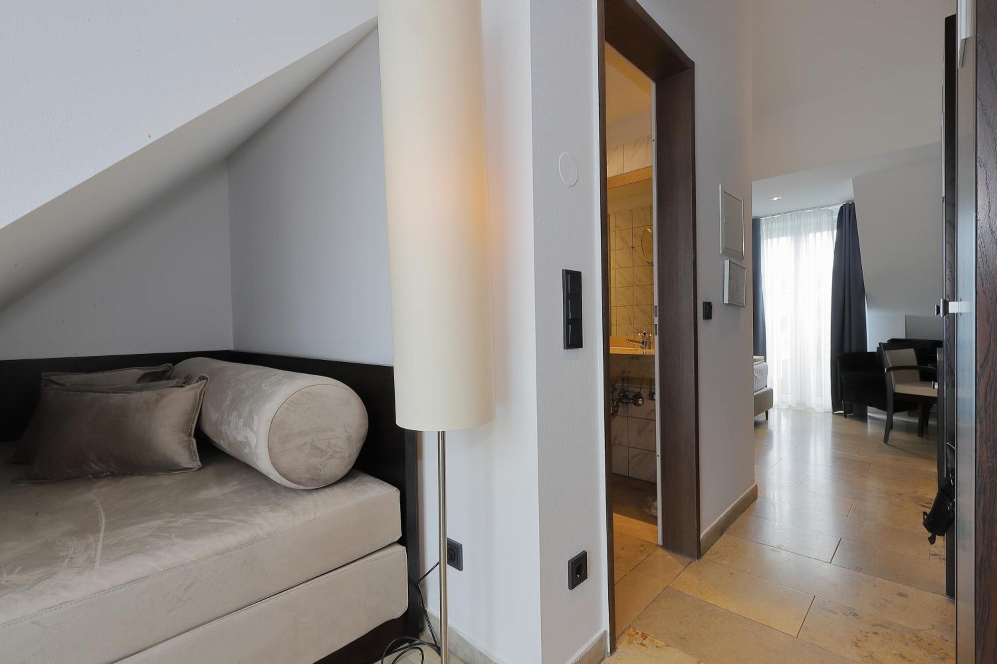 Devin Art Hotel Dusseldorf Ngoại thất bức ảnh